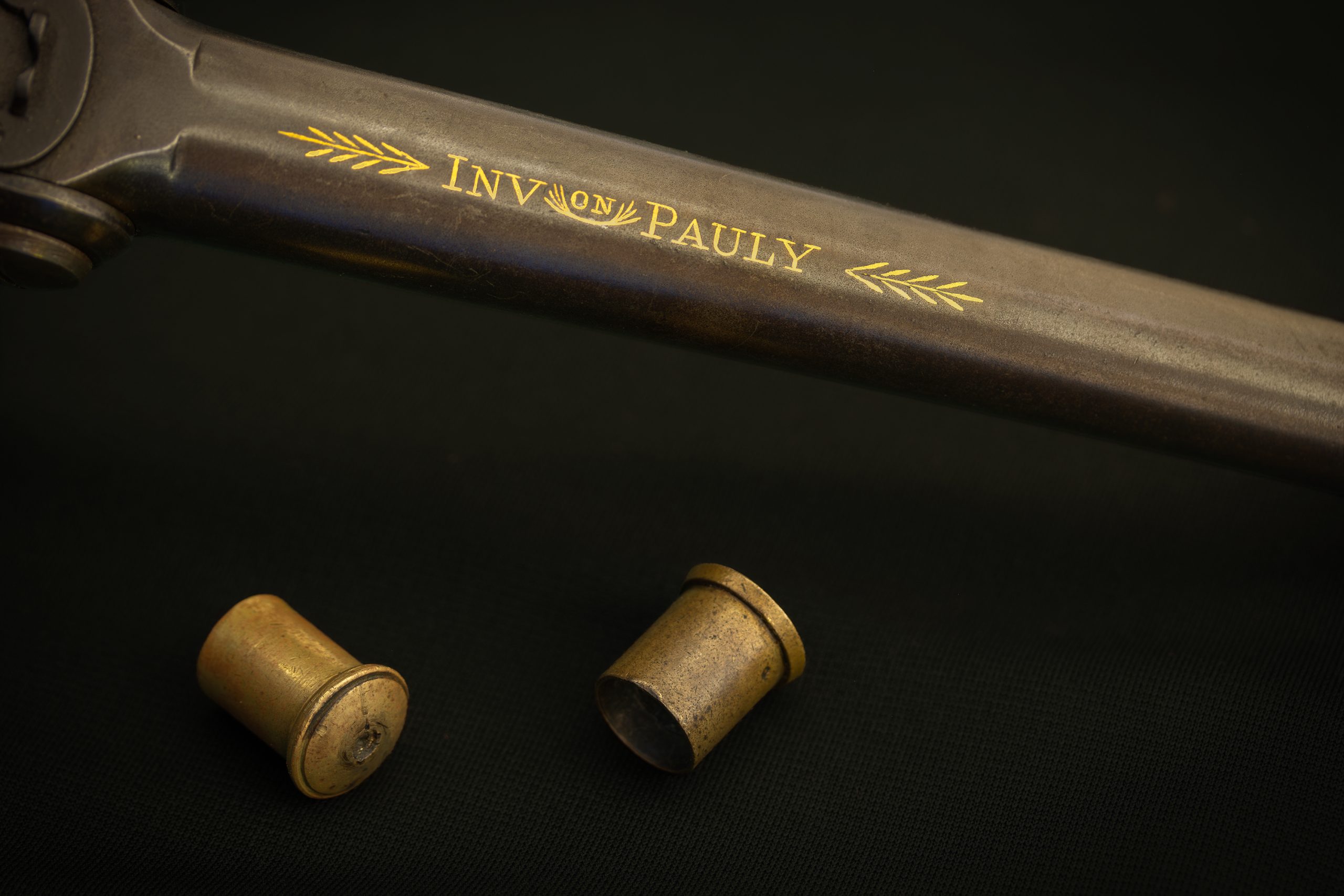 “INVon PAULY” in gold on the barrel